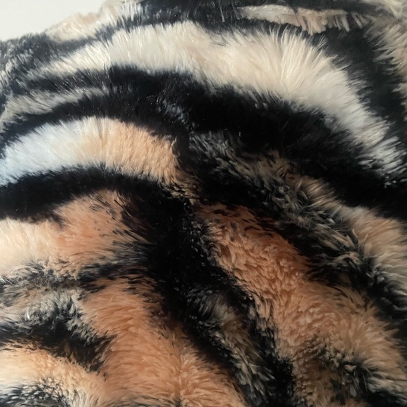 Kate Rose Animal Print Fur Teddy Coat - Picture 5 of 6